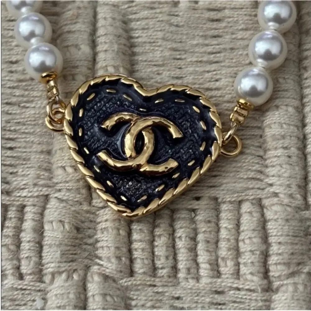 CHANEL Pearl & Denim Blue CC Heart Bracelet - Picture 5 of 13